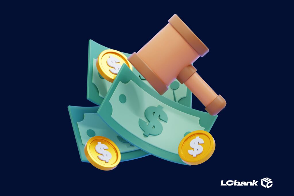 Martelo da Justiça ao lado de notas e moedas, simbolizando decisão judicial e pagamento rápido de RPV e precatórios pelo LCbank.